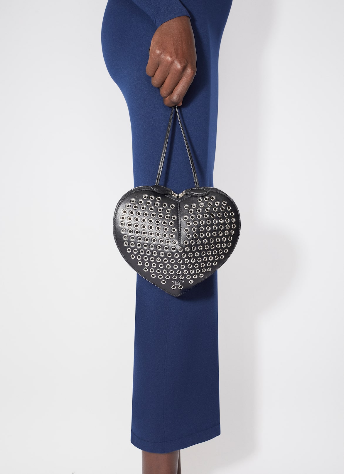 BOLSO LE CŒUR DE PIEL DE BECERRO LUX ALAÏA NEGRO BOLSO LE CŒUR DE PIEL DE BECERRO LUX